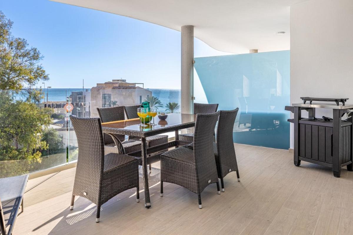 Seaview Splendor 2-br Luxury, Huge Terrace Apartment